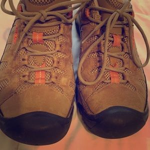 Barely used Keen hiking shoes.  Excellent shape!